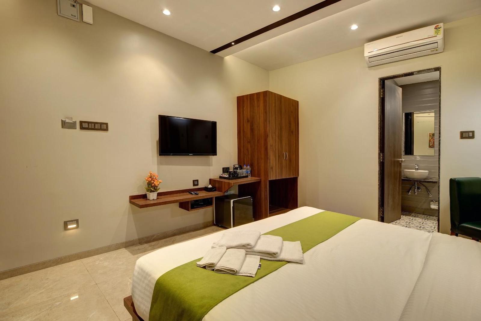 Magnus Fortune House Business Hotel , Magarpatta Mundhva Exterior foto